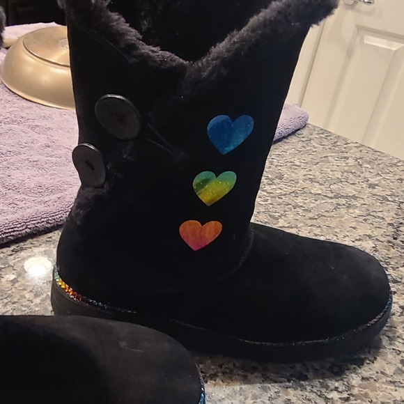 Boots - Picture 3 of 4